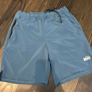 REI Boys medium 10-12 blue Pull on Stretch athletic Shorts